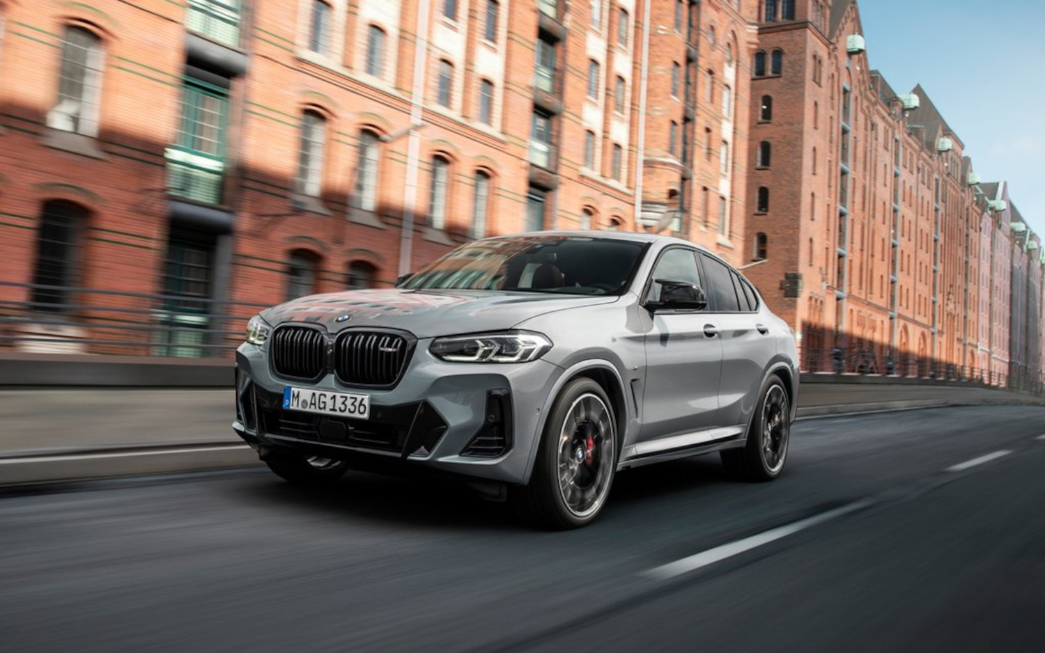 Comparison BMW X4 M40i 2021 vs BMW X4 M40i 2022 SUV Drive